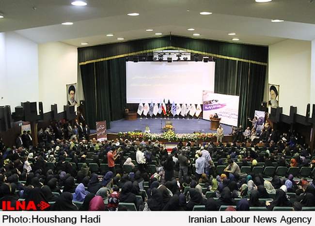 همایش تجلیل از گارگران نمونه زن با حضور آیت الله هاشمی رفسنجانی