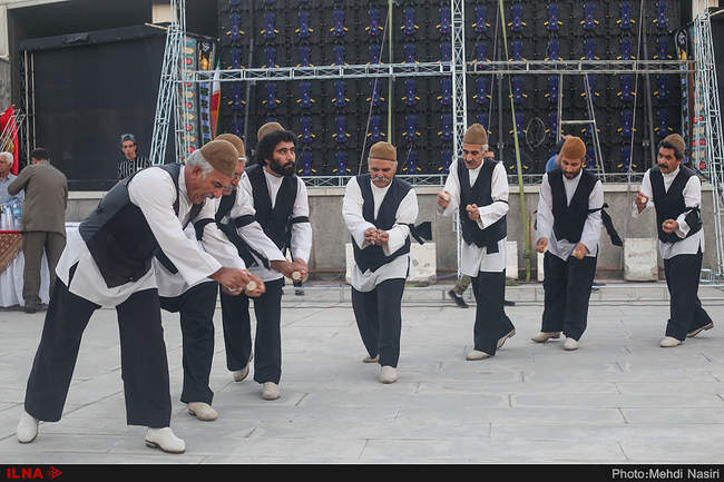 آیین برافراشتن پرچم عزا بر فراز بلندترین سکوی پرچم ایران