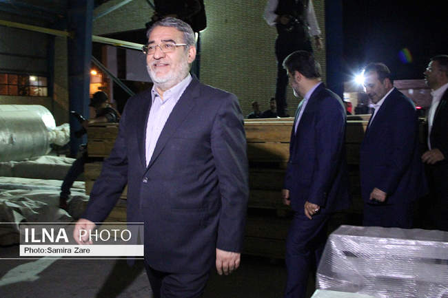 بازدید رحمانی‌فضلی وزیر کشور از کارخانه کاغذسازی زاگرس شیراز