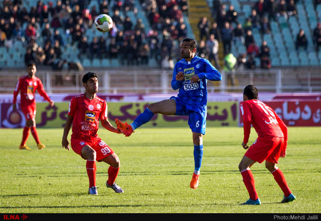دیدار تیم های فوتبال استقلال تهران و تراکتورسازی تبریز