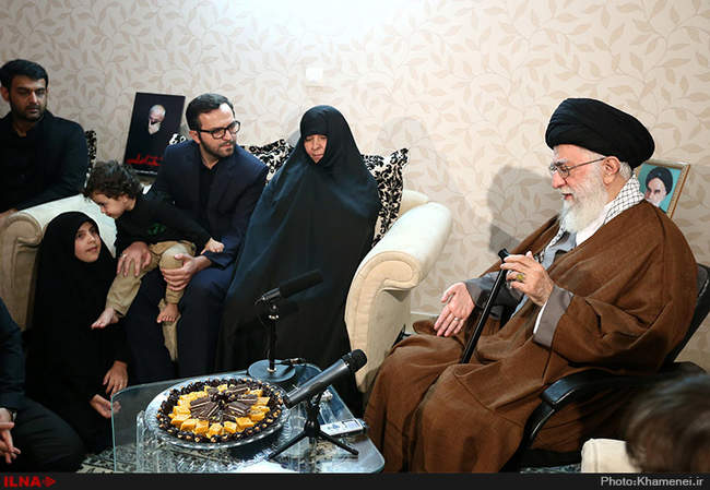 حضور رهبر انقلاب در منزل سردار شهید حسین همدانی
