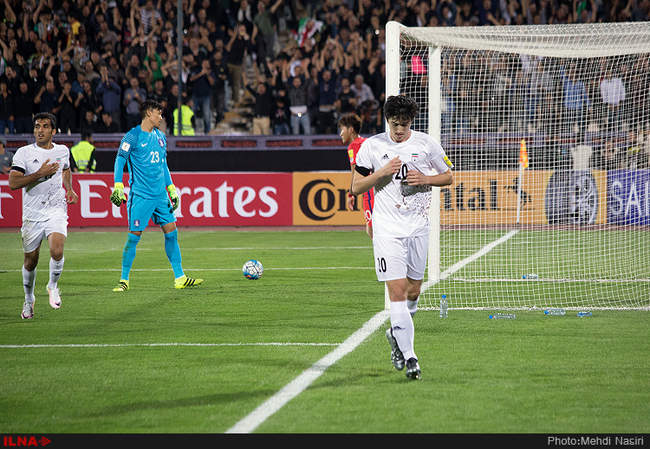 مسابقه فوتبال بین دوتیم ایران و کره جنوبی