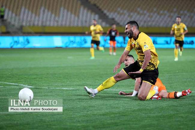 برد تیم فوتبال سپاهان  اصفهان برابر مس رفسنجان 