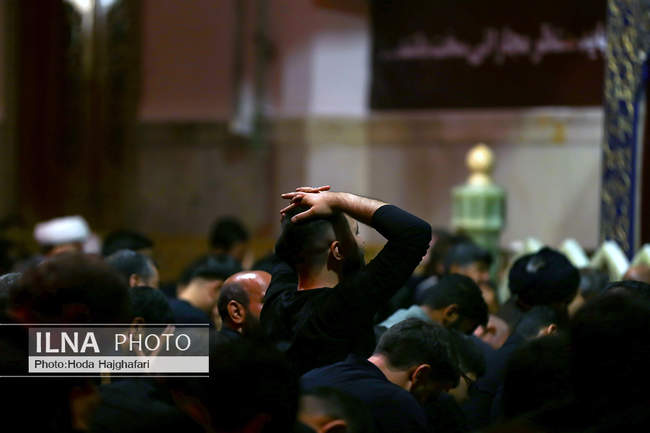 تعویض پرچم گنبد نورانی حضرت فاطمه معصومه سلام الله علیها