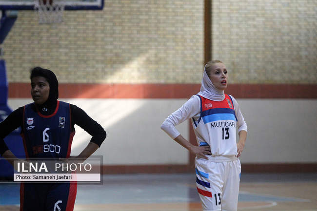 دیدار تیم های بسکتبال بانوان مولتی کافه مشهد و فولاد هرمزگان