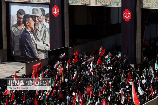 اقامه نماز بر پیکر رهبر شهید انقلاب در مصلای تهران / 7