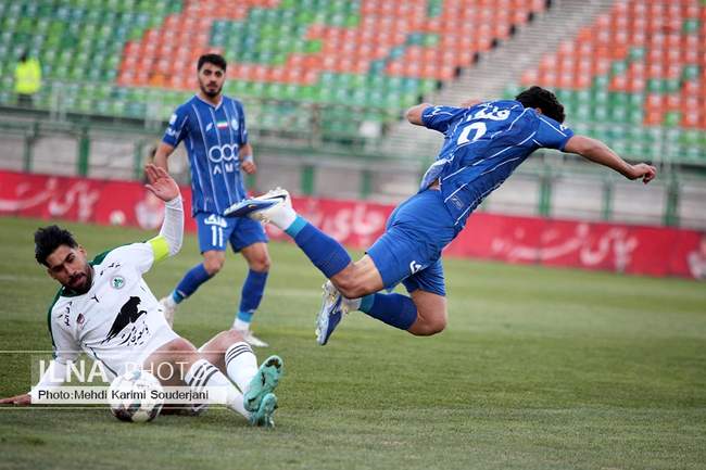 تساوی تیم فوتبال ذوب آهن اصفهان مقابل استقلال تهران