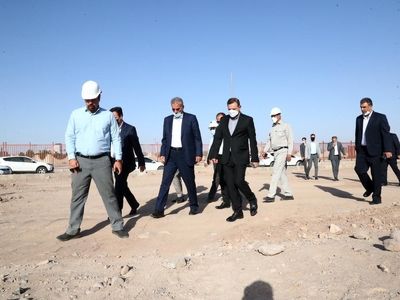بازدید عزیزی‌خادم از ورزشگاه در حال ساخت مس کرمان 