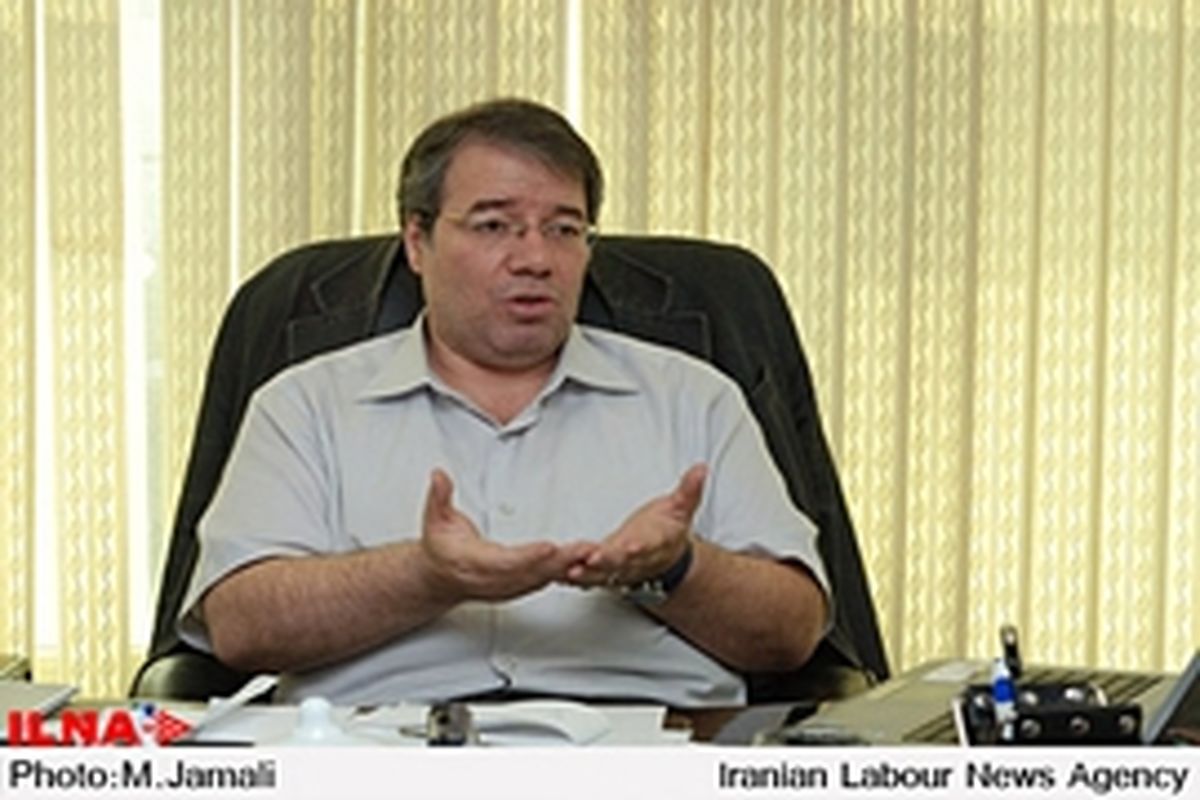 وحدت اصولگرایان ناممکن و ناسودمند است
