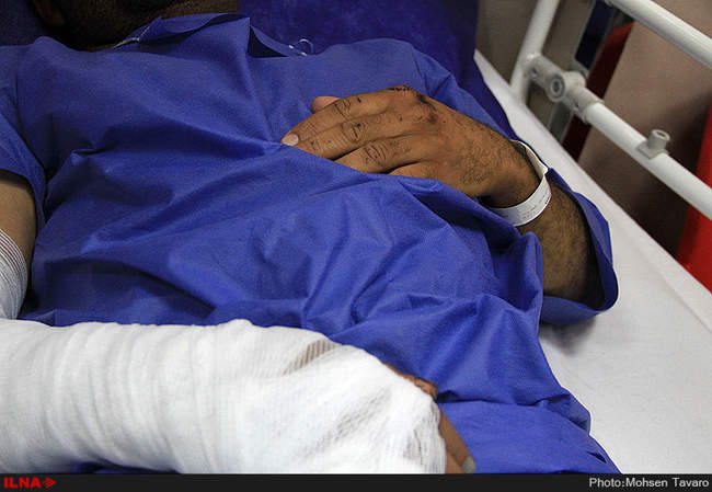 عیادت خادمین حرم مطهر حضرت شاهچراغ (ع) از سربازان مصدوم سانحه رانندگی