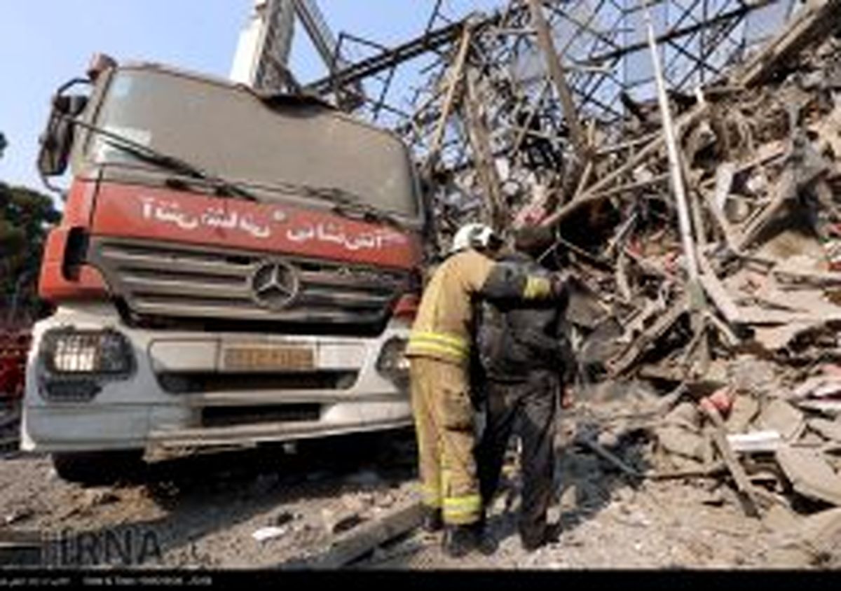 مصدومیت آتش‌نشان به دلیل ذوب شدن پلاکِ گردن صحت ندارد