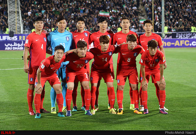 مسابقه فوتبال بین دوتیم ایران و کره جنوبی