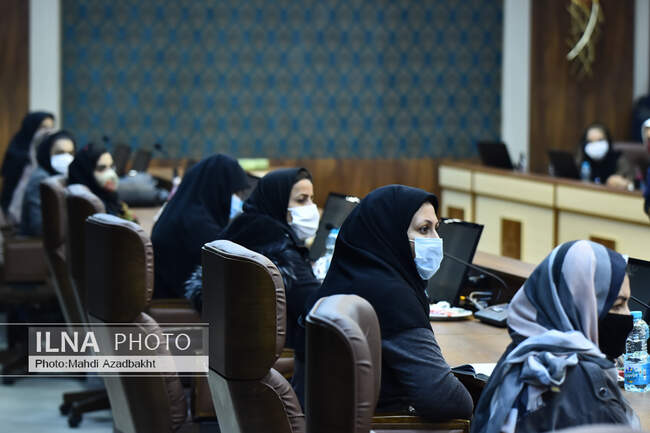 نشست وزیر میراث فرهنگی با زنان برتر کارآفرین در حوزه صنایع دستی