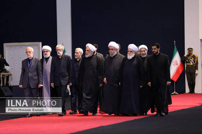 ادای احترام مهمانان و مسئولان خارجی به پیکر امام شهید/1