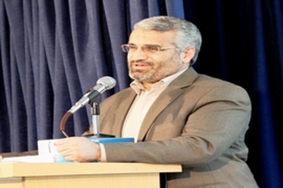خیرین در ساخت و تجهیز کتابخانه‌های عمومی سرمایه‌گذاری کنند