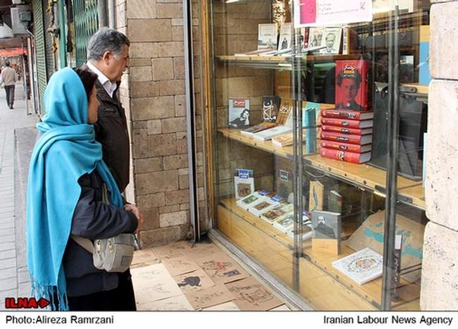 حضور اهالی فرهنگ و کتاب در کتابفروشی‌ها