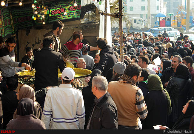 دومین سال مراسم آیینی پخت بزرگترین حجم شله زرد کشور