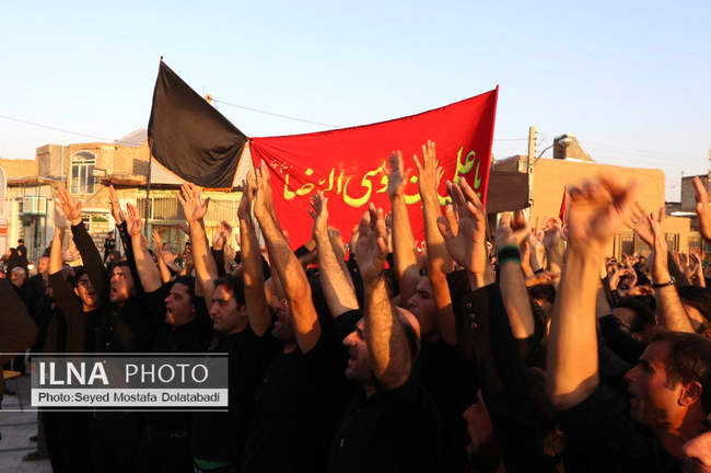 عزاداری مردم آران‌و‌بیدگل شب تاسوعای حسینی در حرم محمد‌‌ هلال‌ بن