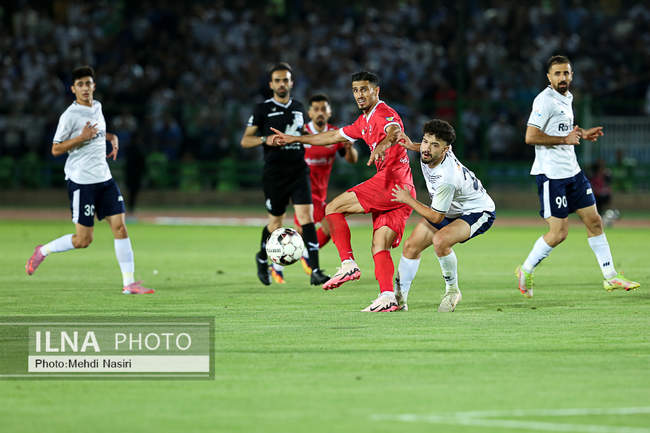 دیدار تیم های فوتبال پرسپولیس تهران و ملوان بندرانزلی