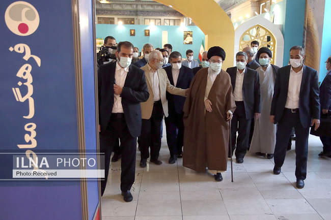 بازدید رهبر انقلاب از نمایشگاه کتاب تهران