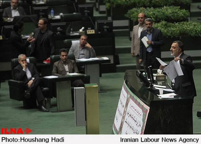 30565