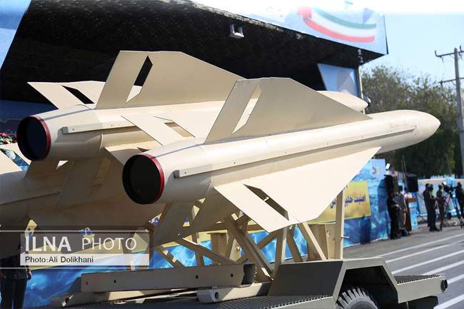 رژه نیروهای مسلح در کنار آب‌های نیلگون خلیج فارس