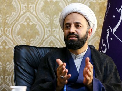 دشمن می‌خواهد القا کند که رای دادن چیزی را تغییر نمی‌دهد