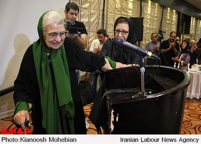 مراسم تقدیر از توران میرهادی و رونمایی از جلد پانزدهم فرهنگنامه کودک
