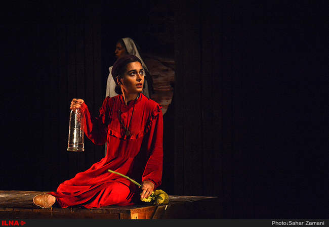 نمایش «مثل آب برای شکلات» 