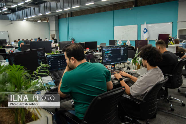 بازدید معاون توسعه کارآفرینی و اشتغال وزارت کار از کارخانه نوآوران آ