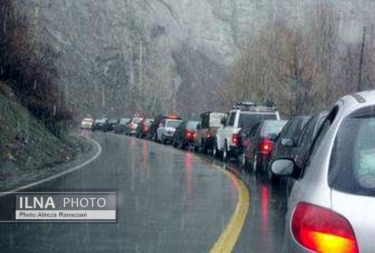 بارش برف و باران در جاده‌های نیمه شمالی کشور