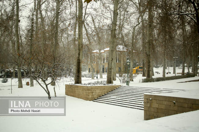 مجموعه فرهنگی-تاریخی نیاوران در یک روز برفی