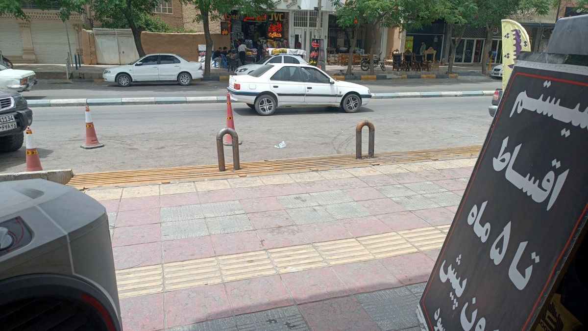 شهرداری، سد راه کسب و کار/ راه ورود به مغازه یک کارگر اخراجی را بسته‌اند و دلیلش را نمی‌گویند!