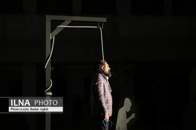 دموکراسی سفارشی 