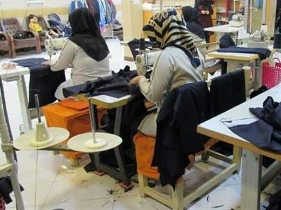 کارآفرینی بانوی مددجوی کمیته امداد برای ۱۲ زن سرپرست خانوار 