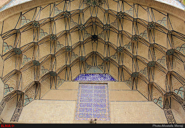 حال و هوای نوروزی آرامگاه حافظ و سعدی دو شاعر بلند آوازه ایرانی