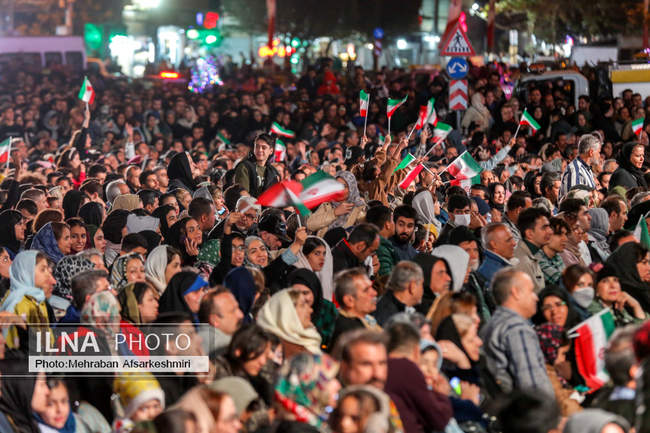 رونمایی از مجسمه «زانو زنندگان برابر ایران»
