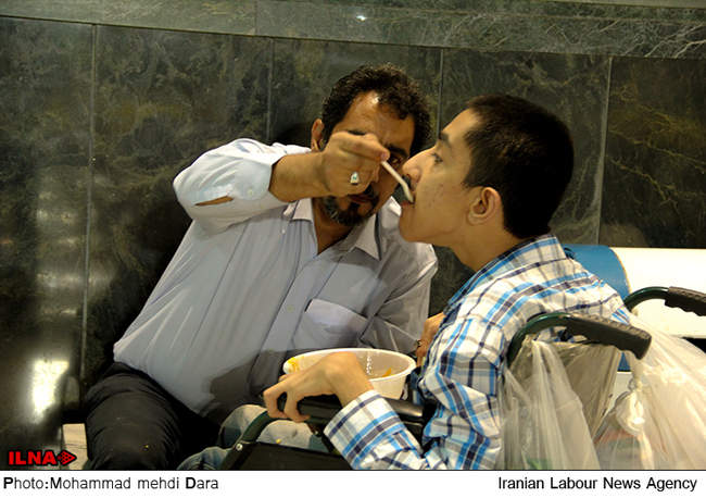 ضیافت افطاری در حرم مطهر امام رضا (ع) 