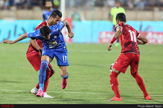 دیدار تیمهای استقلال تهران و تراکتورسازی تبریز