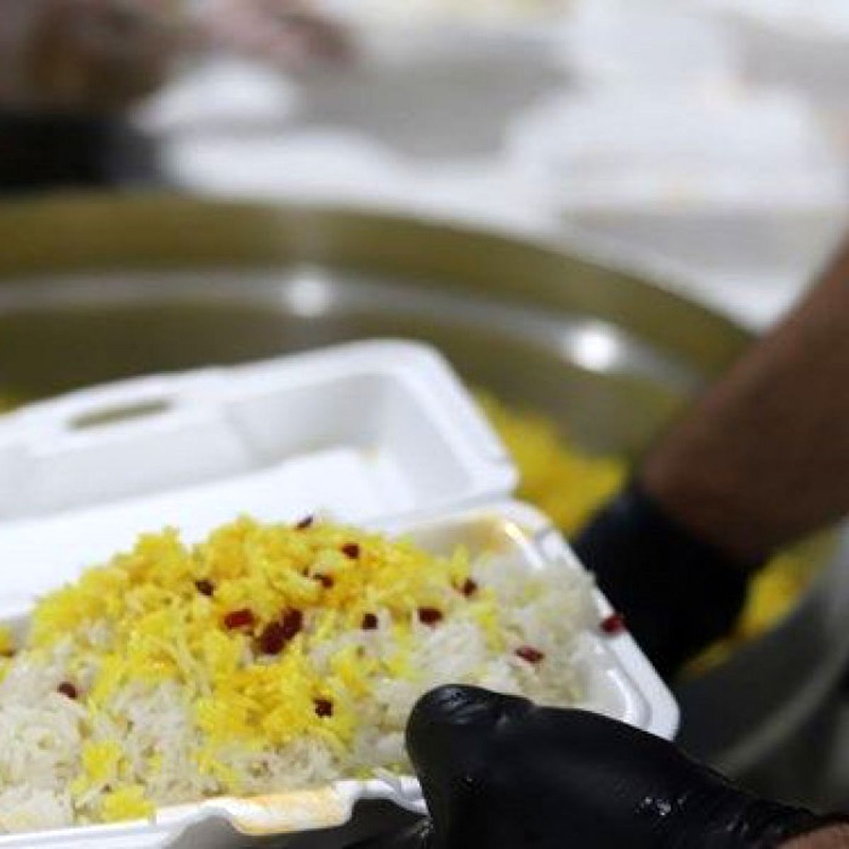 توزیع بیش از 12 هزار و 800 پرس غذای گرم در جنوب شهر ساری