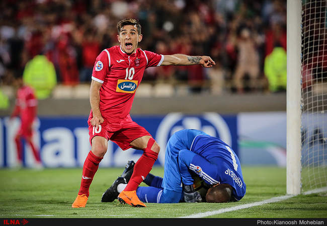 دیدار تیم های فوتبال پرسپولیس تهران و الجزیره امارات