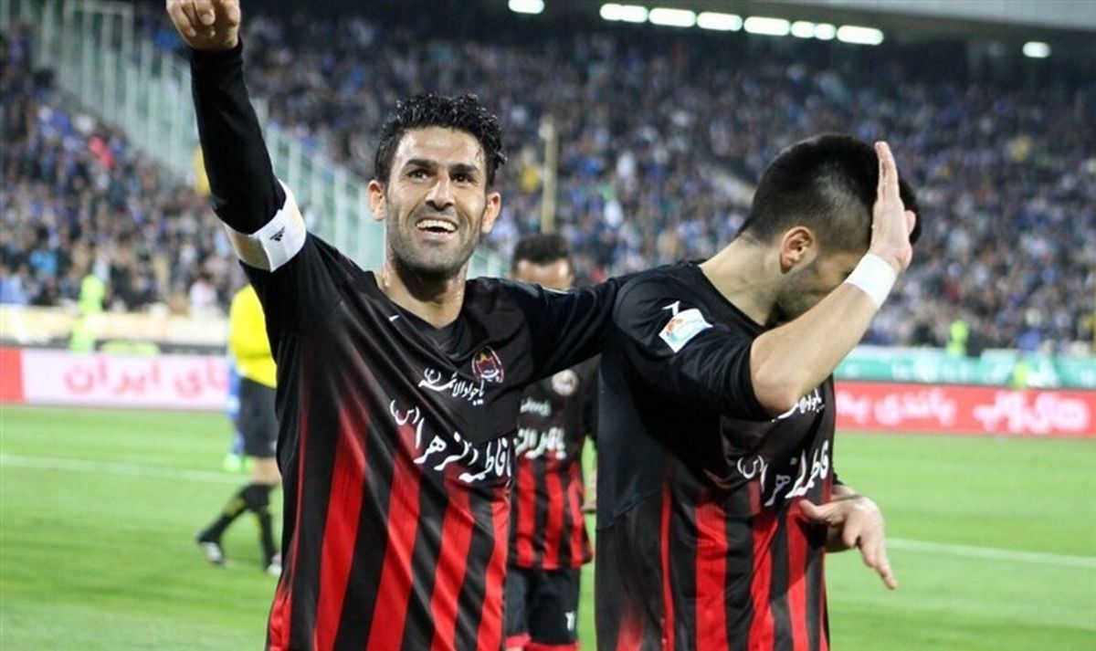 بادامکی از مشکی‌پوشان جدا شد