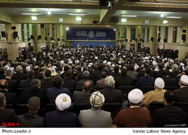 دیدار مسئولان نظام و میهمانان کنفرانس وحدت اسلامى‌ با رهبر معظم انق�