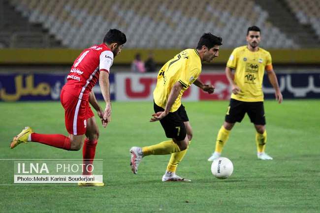 تساوی تیم فوتبال سپاهان اصفهان و پرسپولیس تهران 