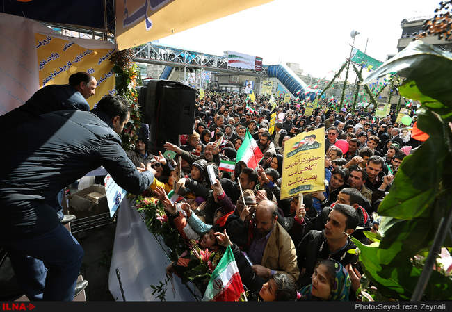 علی ربیعی؛ وزیر کار، تعاون و رفاه اجتماعی در راهپیمایی یوم الله 22 بهم