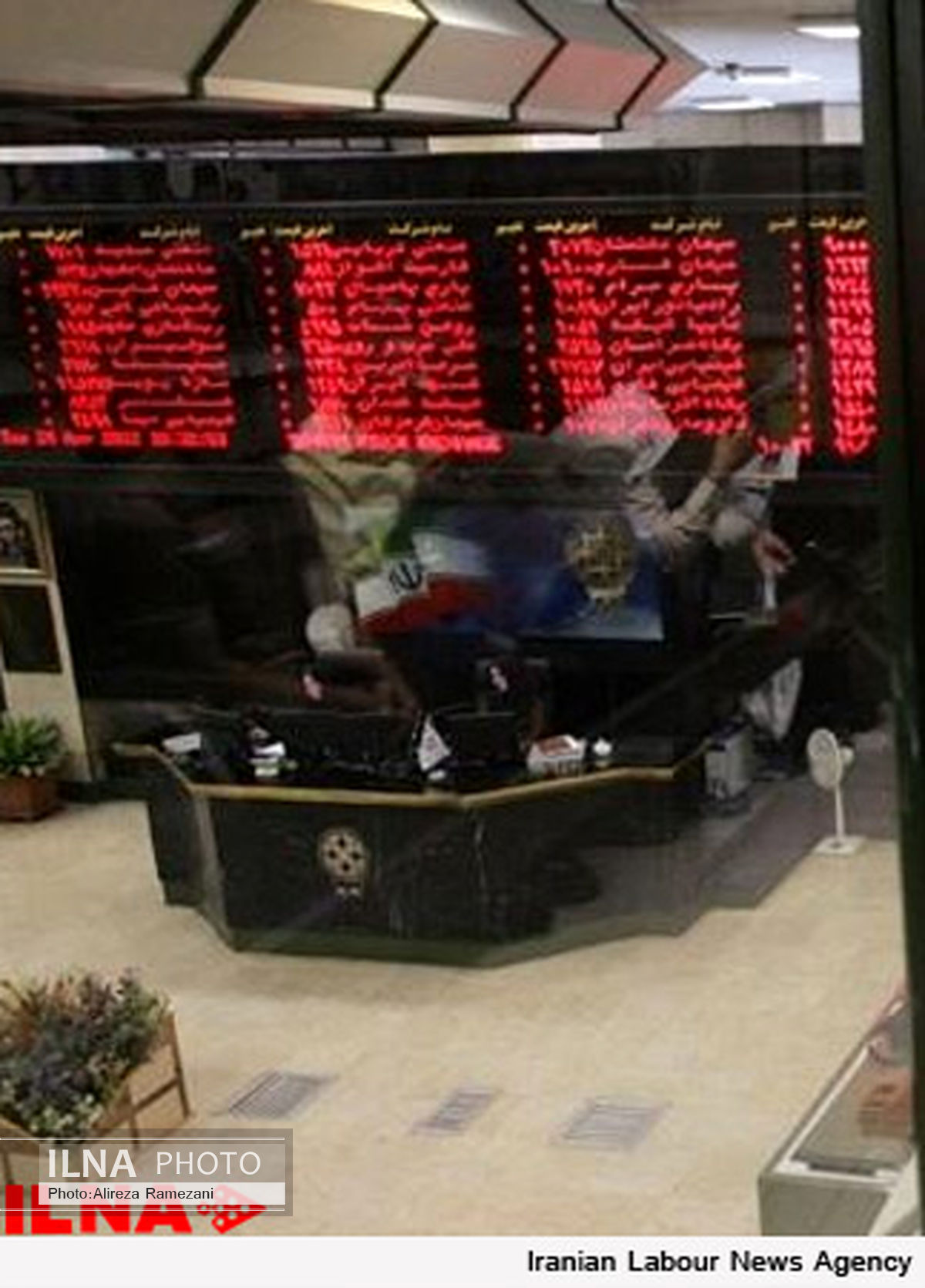 چراغ بورس قرمز شد