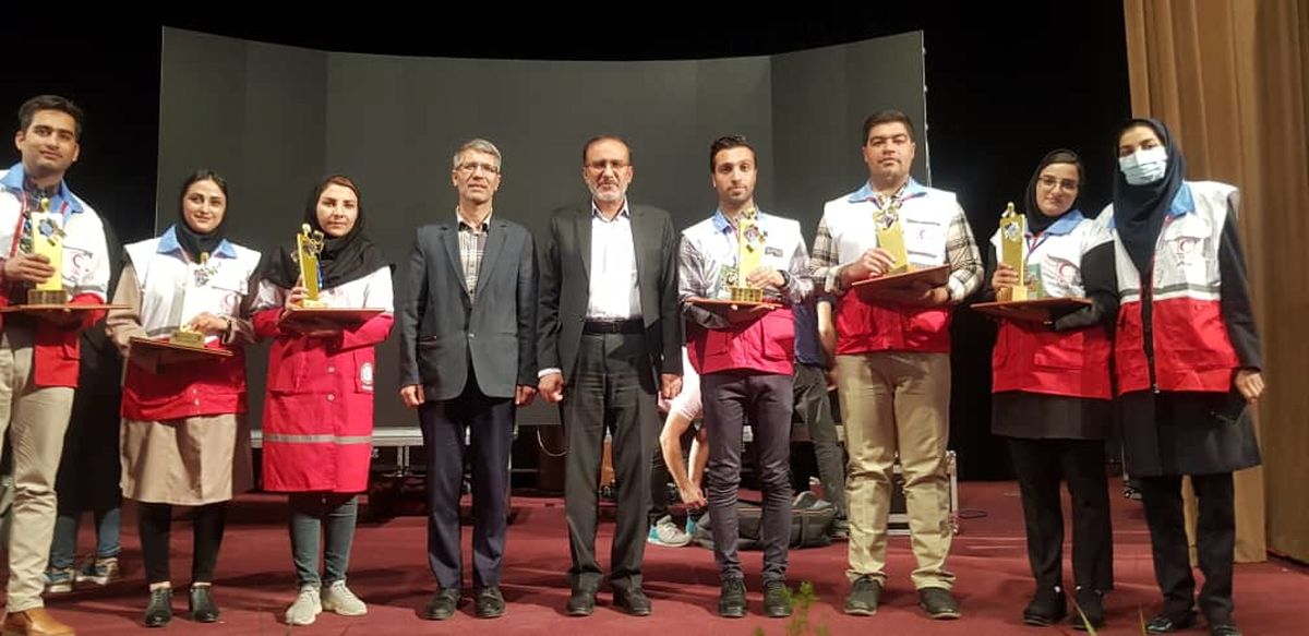 اعطای تندیس ملی فداکاری به دانش آموخته دانشگاه جامع علمی کاربردی
