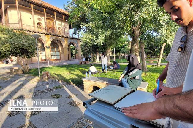 تور کُروکی در کاخ چهلستون به روایت تصویر