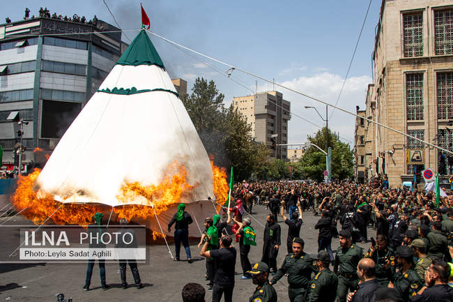 مراسم خیمه سوزان روز عاشورا در بازار تهران