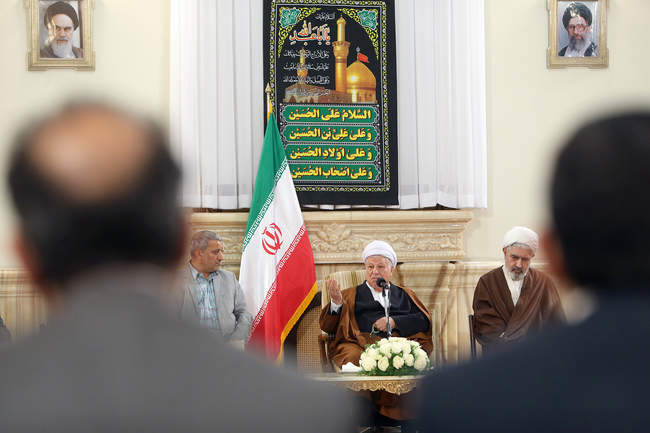 دیدار جمعی از مورخین، استادان و دانشجویان رشته تاریخ در دانشگاه‌های